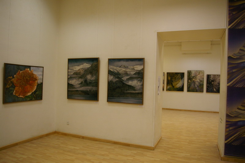 Выставочный зал — пионы и горы